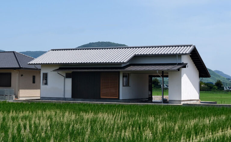 Read more about the article 【インナーガレージのある、漆喰壁の平屋】7月12日(土)～13日(日)完成見学会のお知らせ