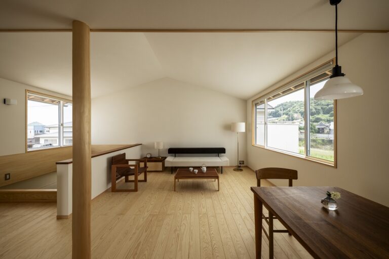 Read more about the article 高瀬の家【２階リビングから遠くの山並みを望む、地域に馴染む住まい。】